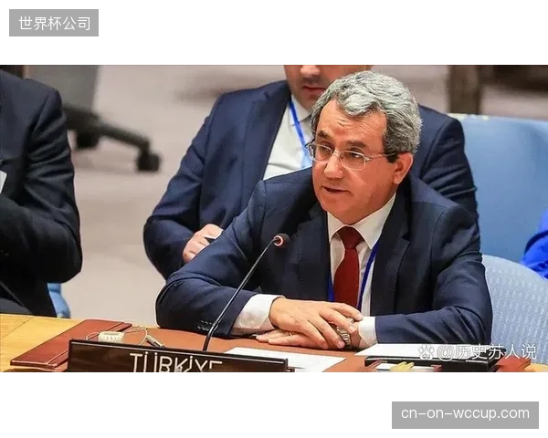 伊尔迪兹的崛起为土耳其锋线注入活力,他的盘带突破能力是改变比赛节奏的关键。 伊尔迪兹的崛起为土耳其锋线注入活力,他的盘带突破能力是改变比赛节奏的关键。